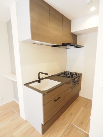 【キッチン】 | オカバ世田谷深沢ヘーベルメゾン | シックな色味の木目がスタイリッシュな印象