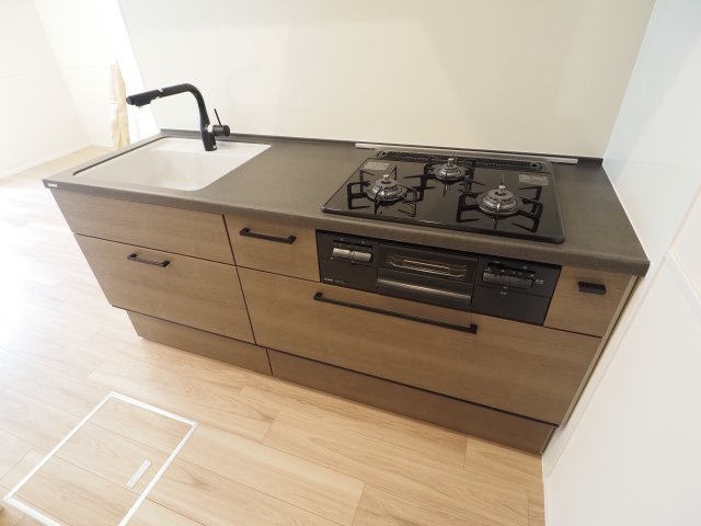 【キッチン】 | オカバ世田谷深沢ヘーベルメゾン | ３口ガスコンロ搭載のシステムキッチン！