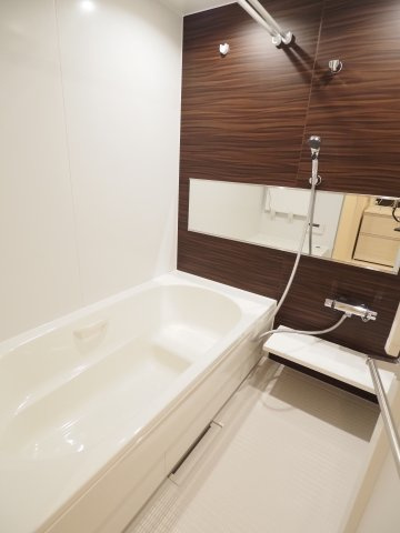 【浴室】 | オカバ世田谷深沢ヘーベルメゾン | ゆったりと脚を伸ばしてくつろげる超広々バスルーム！