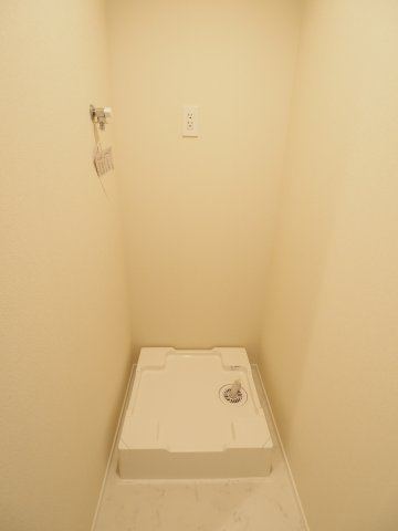 【設備】 | オカバ世田谷深沢ヘーベルメゾン | ドラム式も置けそうな大きめ防水パン