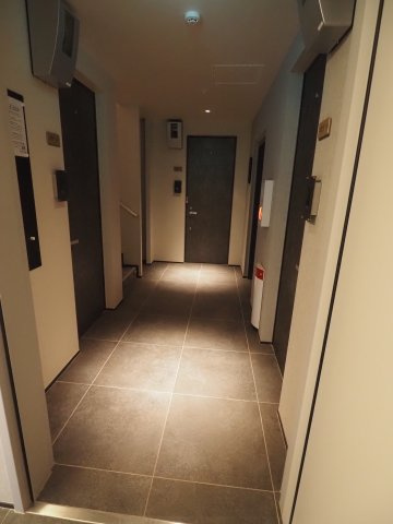 【ロビー】 | オカバ世田谷深沢ヘーベルメゾン | １フロア３世帯！落ち着いた住環境です！