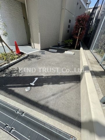 アーバネックス西天満の駐車場|駐車場があるので、車を買う予定の方も安心です