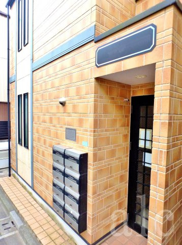 中野区弥生町１丁目のアパートのエントランス