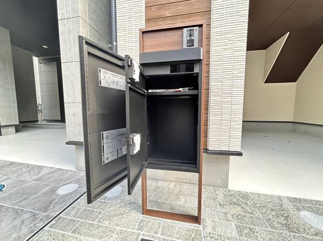 大日通２丁目　新築戸建の設備|嬉しい宅配ボックス付きで、不在時でもお荷物受け取り可能です！