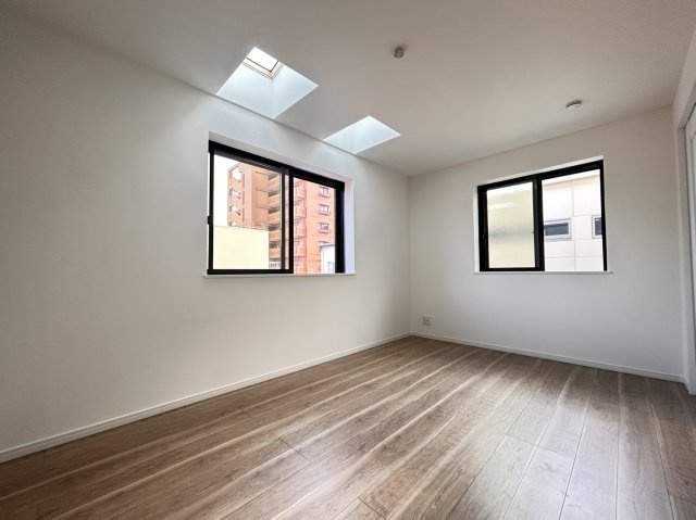 大日通２丁目　新築戸建の洋室