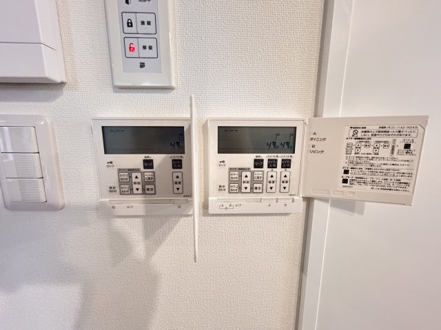 大日通２丁目　新築戸建の発電・温水設備