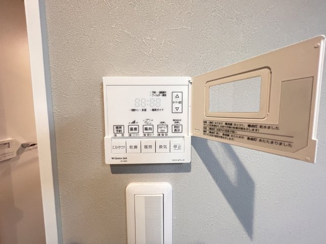 大日通２丁目　新築戸建の発電・温水設備