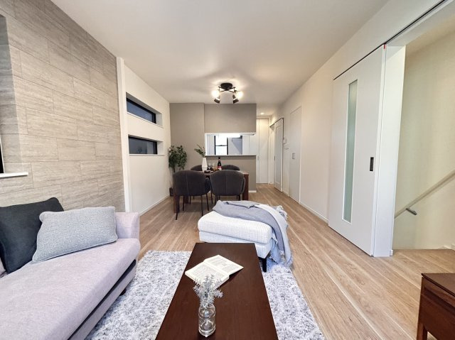 大日通２丁目　新築戸建の居間・リビング