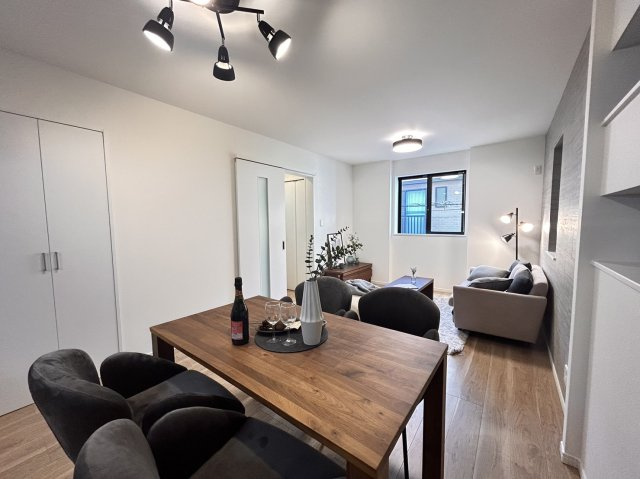 大日通２丁目　新築戸建の居間・リビング