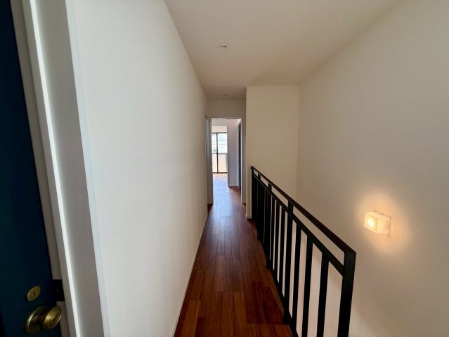 沖縄市諸見里戸建・Ｂ棟の内装|２階廊下