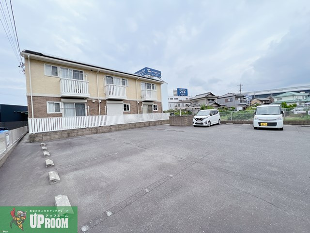 アムールの駐車場