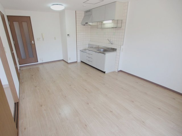 ロイヤルタムラさくら館の居間・リビング