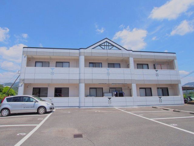 ロイヤルタムラさくら館の外観