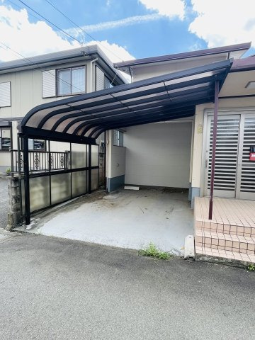 喜沢M戸建ての駐車場|カーポート付