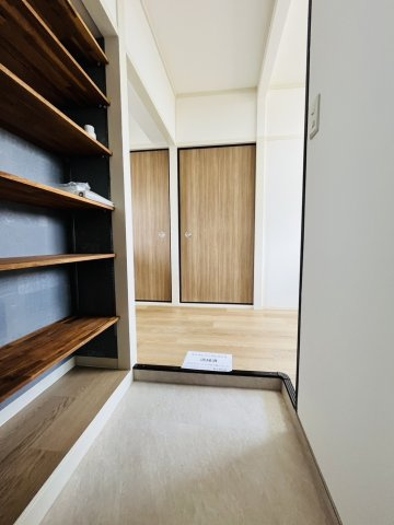 ナナミール西明石クラシコの玄関