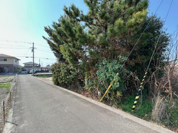 郷1丁目　売土地の前面道路含む現地写真