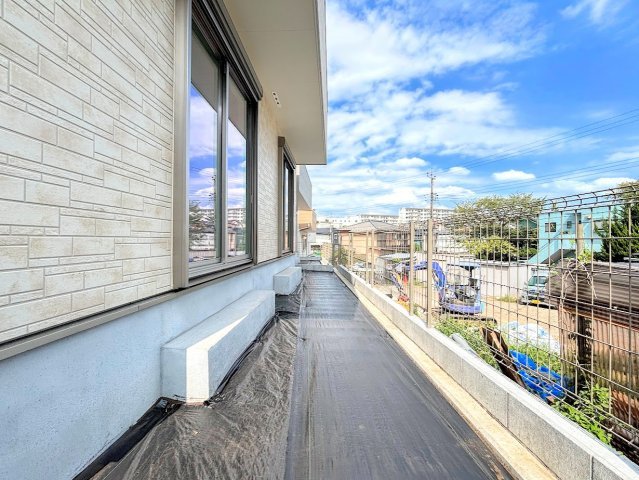 旭区上白根町　新築戸建ての庭|◆お手入れのしやすいちょうどよいサイズ感のお庭付き。植栽や家庭菜園等多目的にご利用いただけるプライベート空間。
