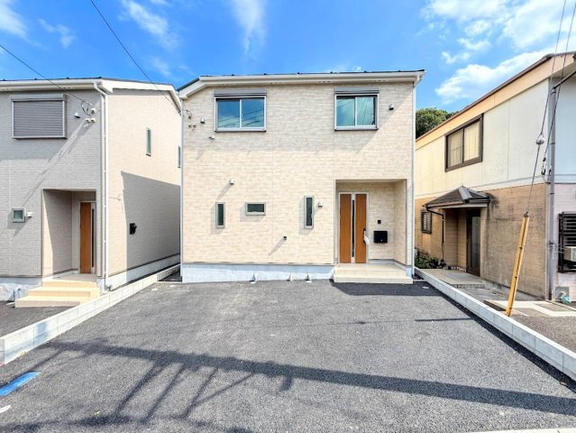 旭区上白根町　新築戸建ての外観|◆一戸建てを中心とした街並みが整然と続き、周辺は高い建物が建っていないので、緑の多い閑静な趣を感じる環境です。街並みや周辺環境も重要なポイントです！！
