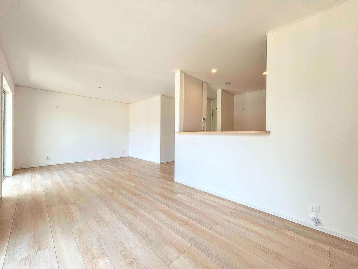 旭区上白根町　新築戸建ての居間・リビング|◆リビングは一日中太陽の光が射し込みます。家族が集まる空間は、自然と笑顔が溢れます！
