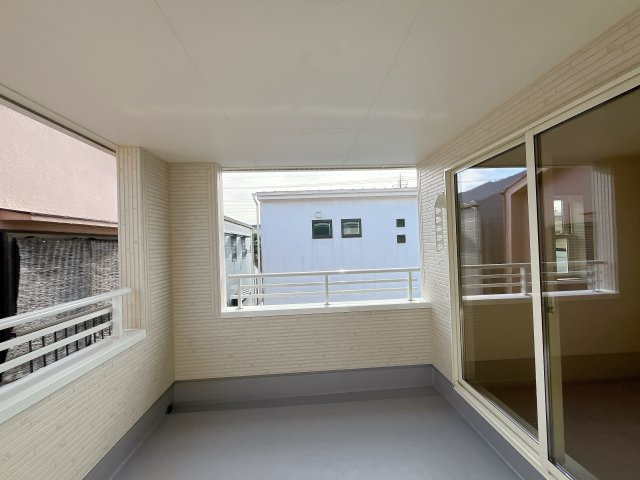 熊谷市宮本町　新築戸建　全２棟のバルコニー