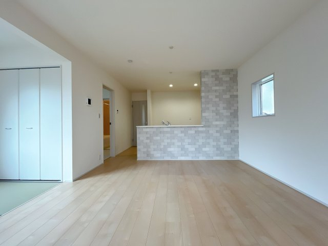 熊谷市宮本町　新築戸建　全２棟の居間・リビング