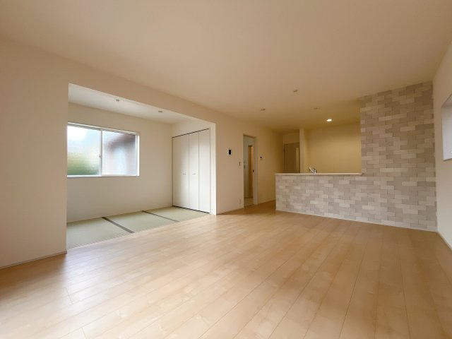 熊谷市宮本町　新築戸建　全２棟の居間・リビング