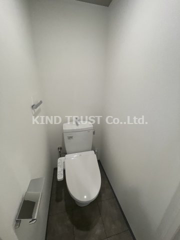 BROAD新うめきたRESIDENCEのトイレ|落ち着いた色調のトイレです