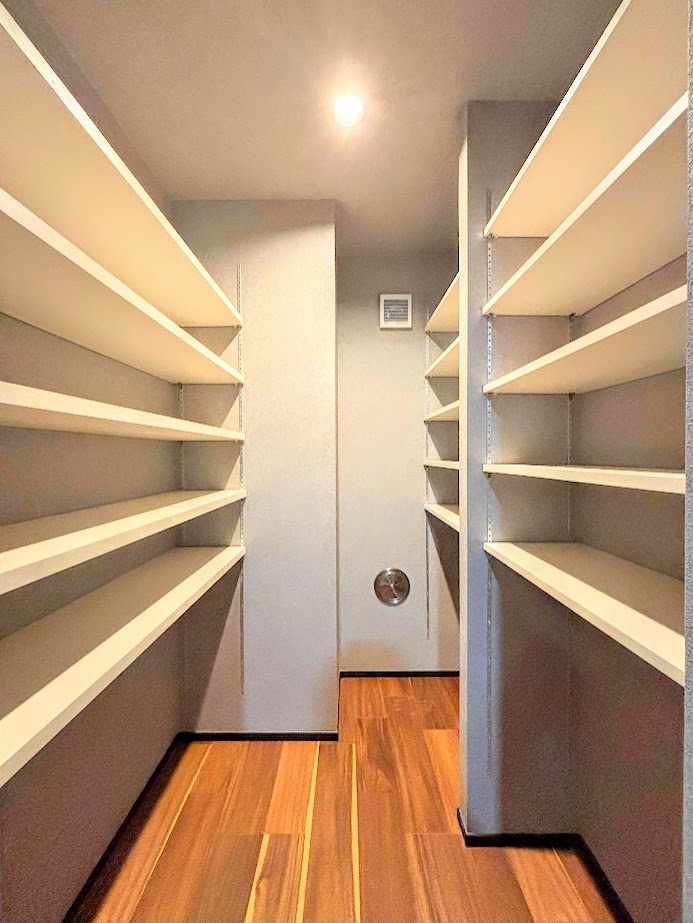 南区大岡３丁目　新築戸建ての収納|◆暮らし心地を大きく左右する収納を、適材適所に配置し使い勝手を考慮しました。空間を余すところなく有効利用した収納は生活空間をより上質なものにしてくれるでしょう。
