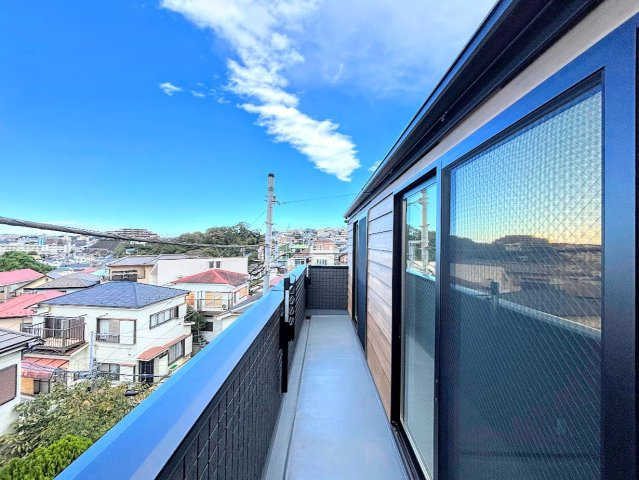 南区大岡３丁目　新築戸建てのバルコニー|◆日当たり良好なバルコニー！毎日のお洗濯にも嬉しいですね！
