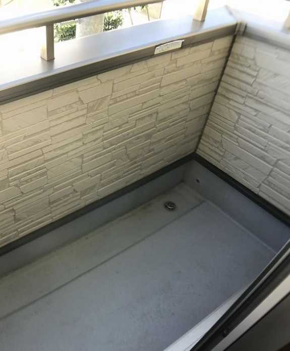 メゾン・レイカ　礼金０　独立洗面台　バイク置き場のバルコニー