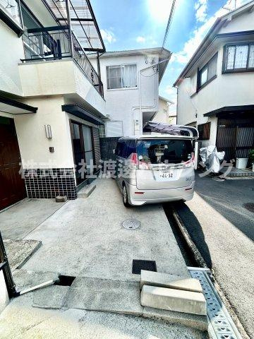 豊中市宮山町3丁目一戸建の駐車場