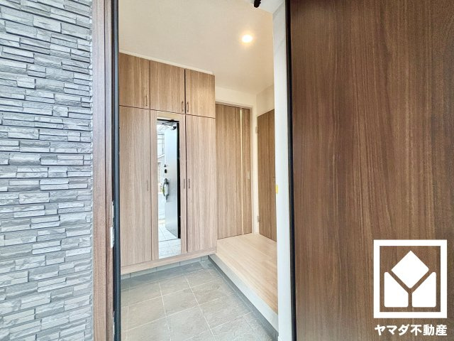 宇治市伊勢田町砂田　2期　1号棟の玄関