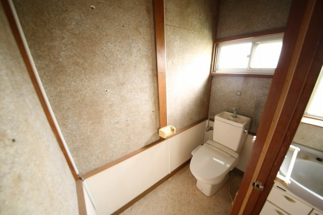 久喜市伊坂中古戸建のトイレ