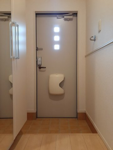 ピアッツァ　デル　ソーレの玄関