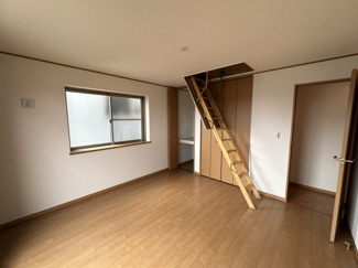【洋室】 | 千葉市緑区誉田町1丁目　中古戸建　JR外房線「誉田」駅 | 洋室8帖です。約4帖のロフト付です