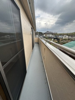 【バルコニー】 | 千葉市緑区誉田町1丁目　中古戸建　JR外房線「誉田」駅 | ３部屋に面したとても広いバルコニーです