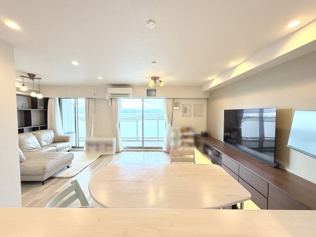 【海・明石海峡大橋・淡路島一望】ディアエスコート明石西新町の居間・リビング