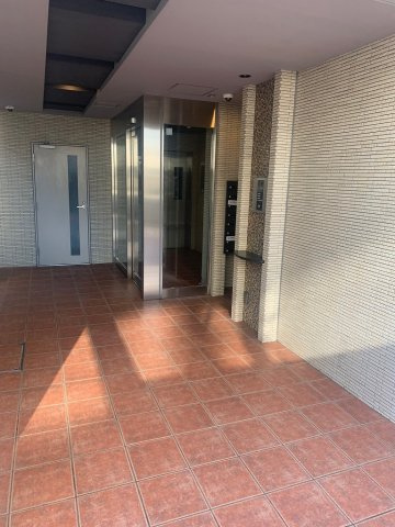 ユーガ千石のエントランス