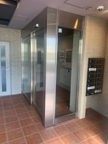 ユーガ千石のエントランス