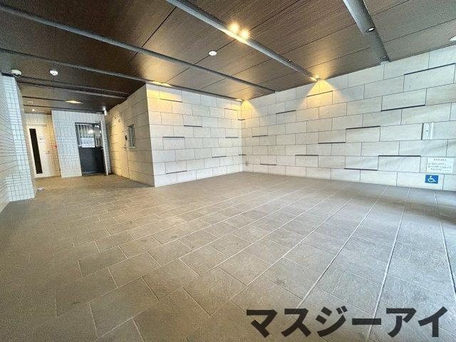 コンフォリア心斎橋EASTのロビー