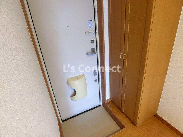 【玄関】 | ラックステラ | 背の高い下駄箱で靴も収納できます。