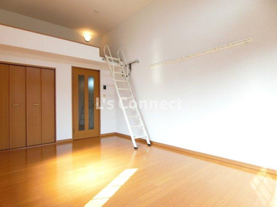 【内装】 | ラックステラ | ８帖の洋室にロフト付き。