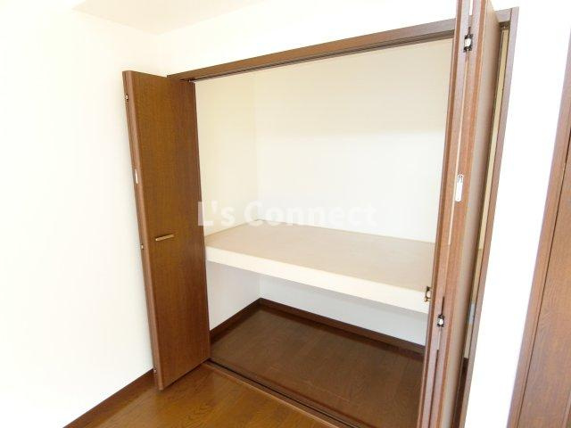 【収納】 | コリーヌ南光台Ⅱ番館 | 奥行きのある収納でお荷物もすっきりしまえます。