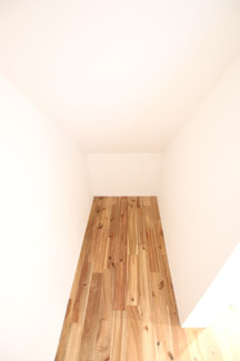 ★階段下を有効活用する収納スペース★