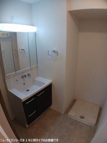 スリージェメゾン　Ⅱの洗面所|明るい洗面所です