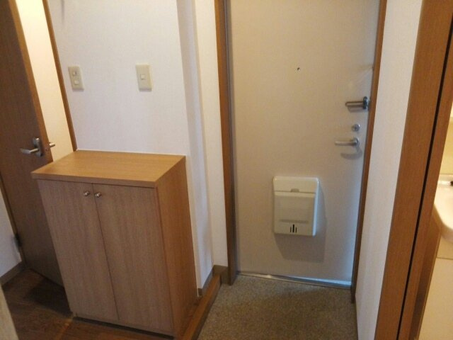 ベルビィトンＡの玄関|収納もある玄関です