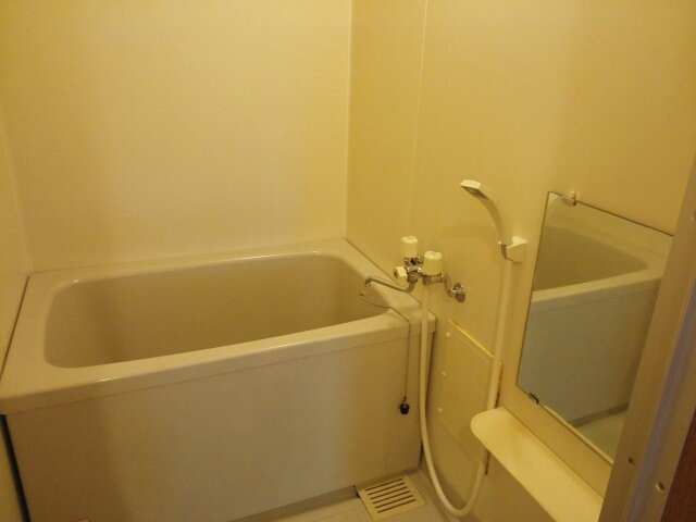 ベルビィトンＡの浴室|落ち着いた空間のお風呂です