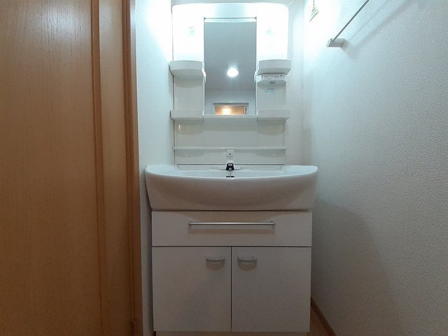 カ－サ　ジェルミナの洗面所|脱衣スペースもあります