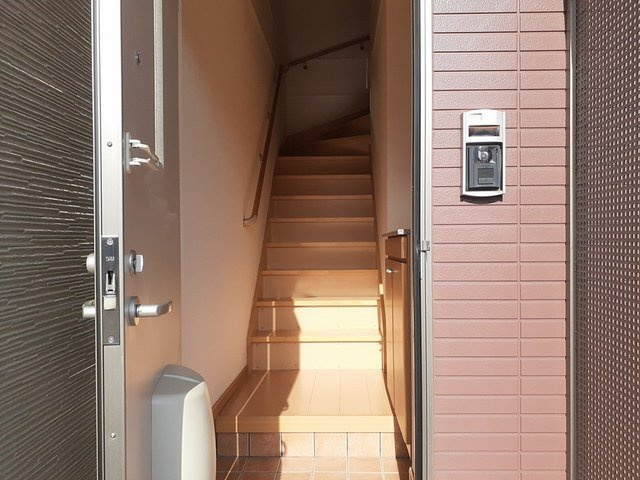 カ－サ　ジェルミナの玄関|明るい玄関です