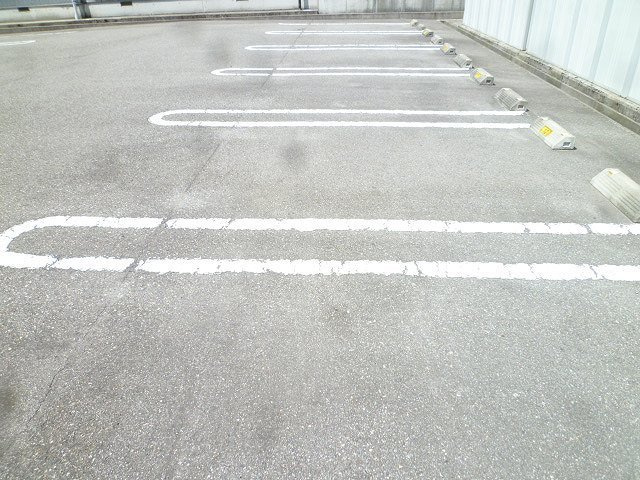 ラフレシ－ル　Ａの駐車場|カースペースがあります